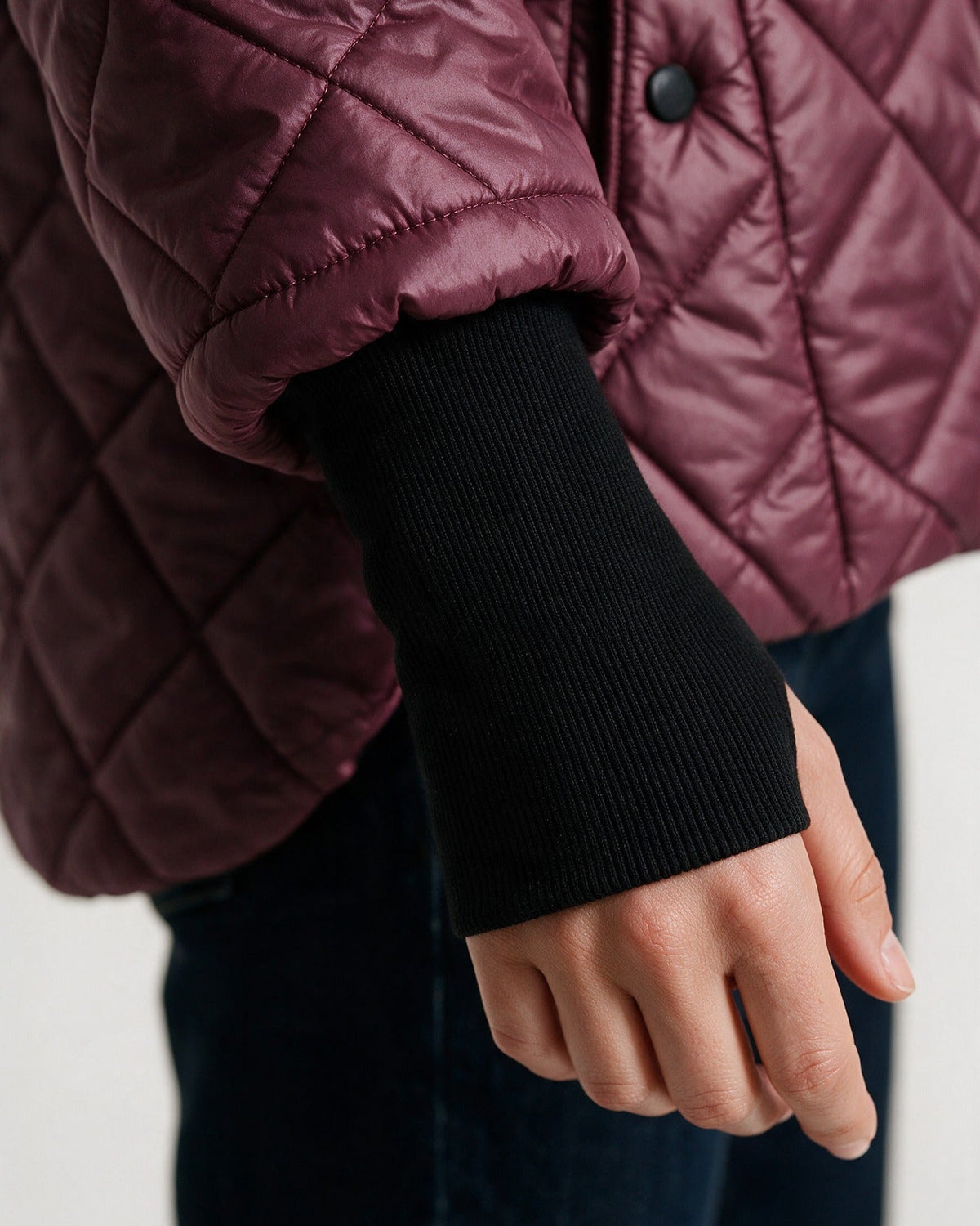 Ainsley long knit cuff, close-up
