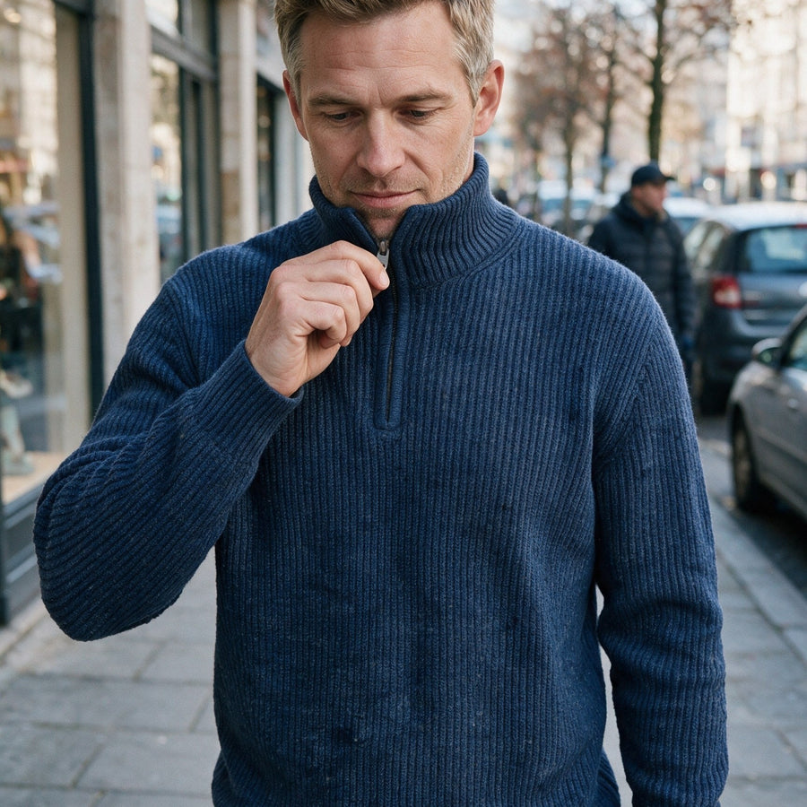 Fints sweater zipping the collar