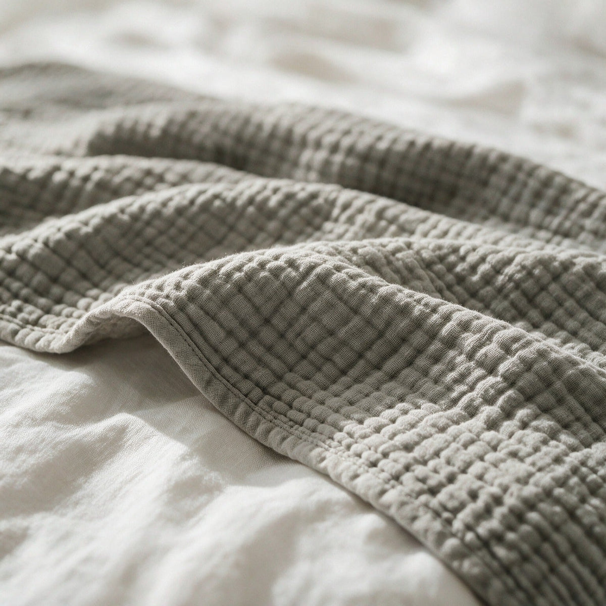 Linwood finished edge in Grey, close-up