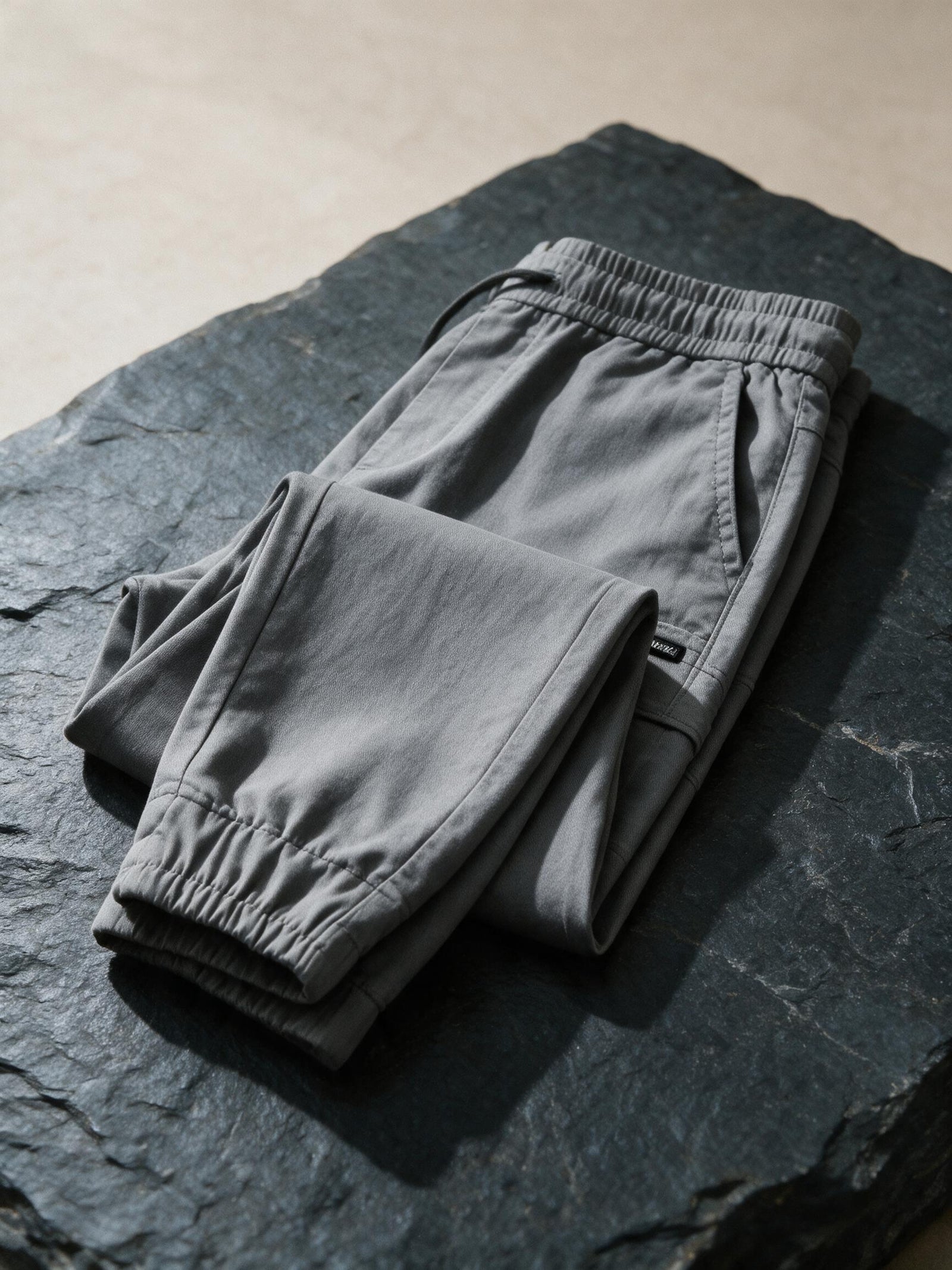 3. Keeps you presentable all day — no knee bags or waist sag